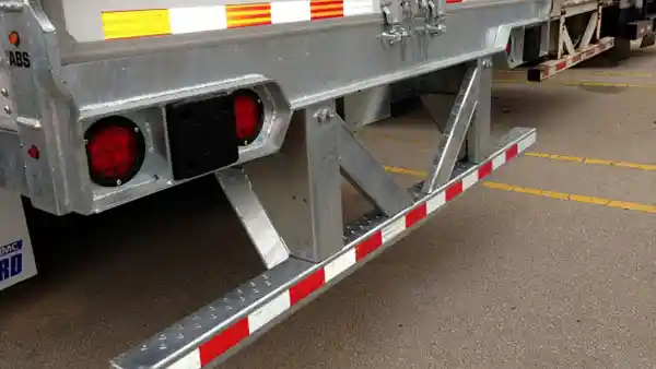 Foto - Dephub Upayakan Perundangan Bumper Belakang Truk