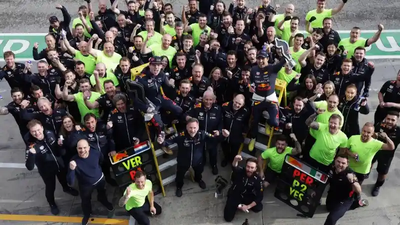 Berita - Dua Pebalap Red Bull Racing F1 Amankan Podium Seri Emilia-Romagna 2022