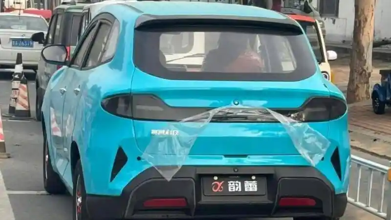 Foto - Siapa Sangka, Mobil Brand Cina Inipun Ada Kloningannya!