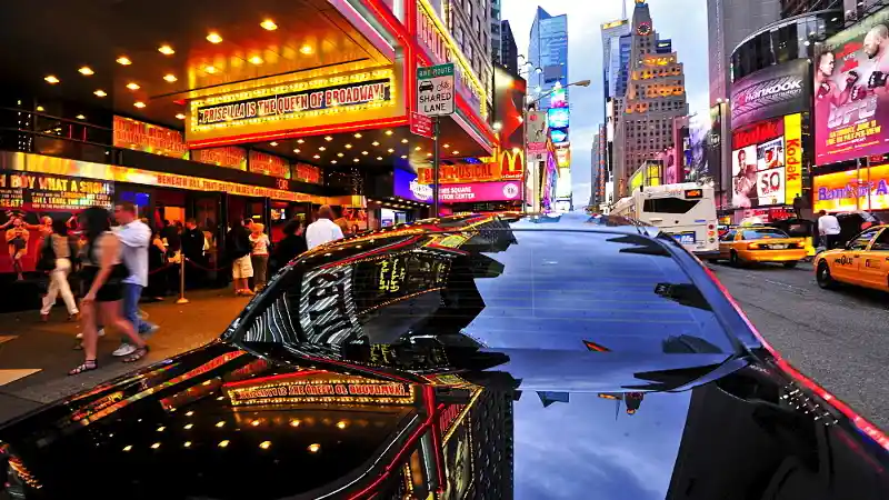 Foto - Mobil Warna Hitam 'Rewel' Ketika Musim Hujan, Simak Tipsnya