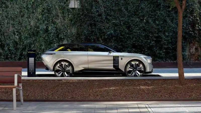 Foto - Ganti Mode Berkendara, Mobil Ini Malah Bisa Lebih Panjang