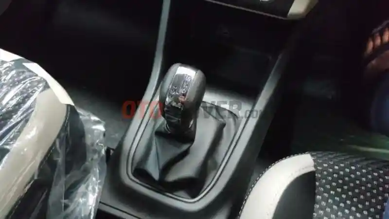 Foto - Melihat Detail Renault Triber AMT, Mobil Berteknologi Tiptronik Di Bawah Rp 200 Juta