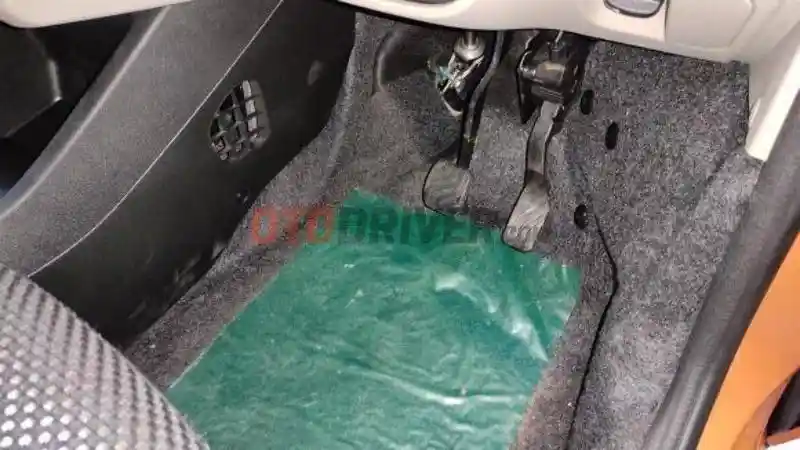 Foto - Melihat Detail Renault Triber AMT, Mobil Berteknologi Tiptronik Di Bawah Rp 200 Juta