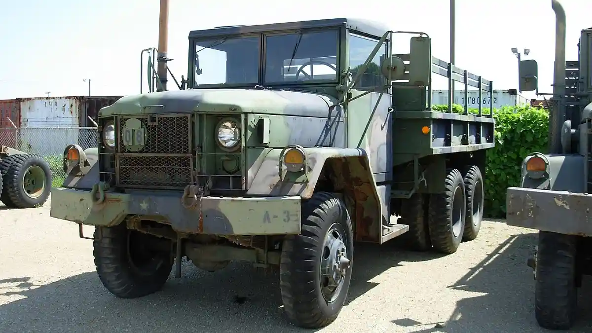Truk - M35: Truk Militer Legendaris Yang Menolak Tua 