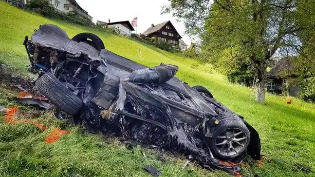 Berita - Richard Hammond Tabrakan Parah Di Atas Supercar Elektrik