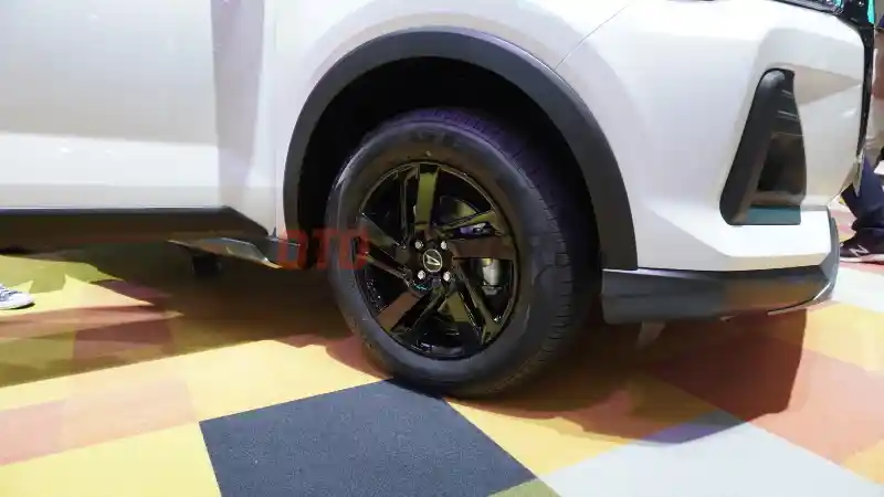 Foto - Perbedaan Daihatsu Rocky Mesin Bensin Dengan e-Smart Hybrid Yang Banyak Orang Tidak Sadari