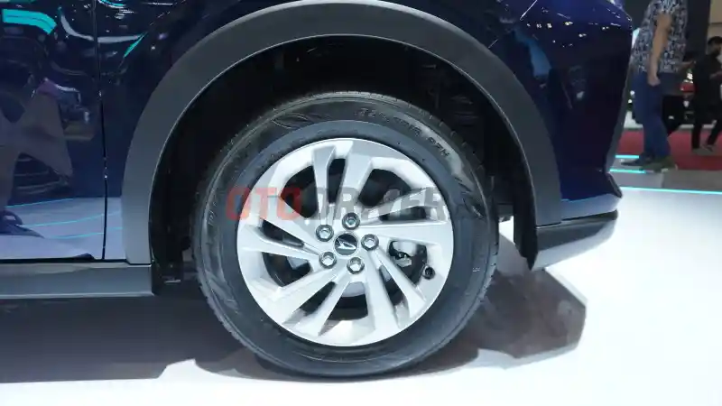 Foto - Perbedaan Daihatsu Rocky Mesin Bensin Dengan e-Smart Hybrid Yang Banyak Orang Tidak Sadari