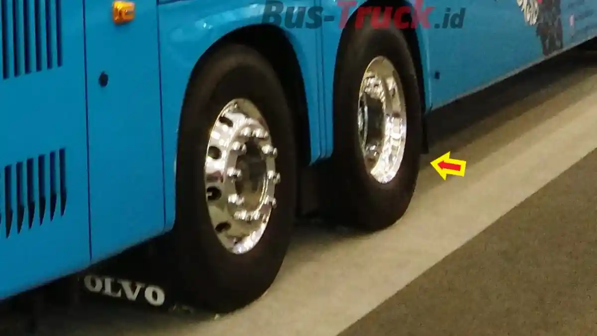 Foto - Tekanan Angin Di Ban Ganda Belakang Sangat Penting Jaga Keselamatan