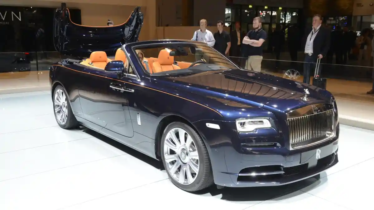 Foto - Biaya Bea Balik Nama Supercar Setara Dengan 1 Unit Confero Hingga BMW Seri-5!