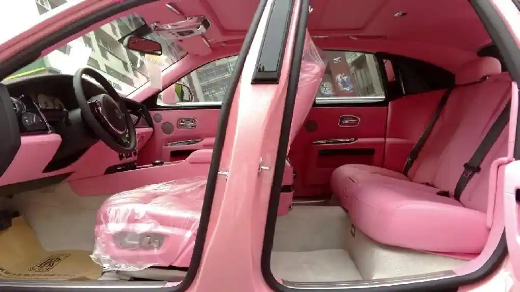 Foto - Aih.. Rolls Royce Ini Dipesan Berwarna Pink