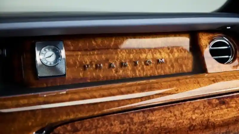 Foto - Mobil Sultan Ini Tawarkan Interior Dengan Kayu Koa Langka Dari Hawaii