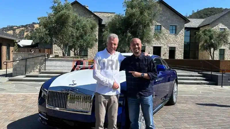 Foto - Rolls-Royce Spectre Laku Keras. Indennya Sampai 2025