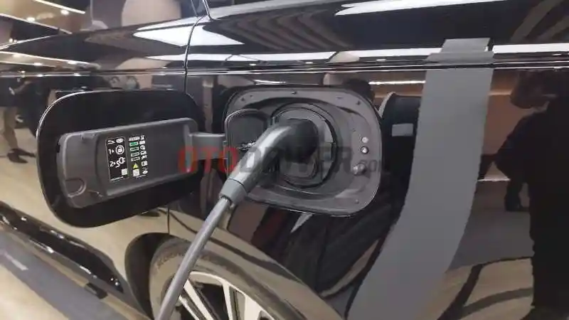 Foto - Range Rover PHEV Melenggang, Dibanderol Lebih Enteng Dari Versi Mild Hybridnya