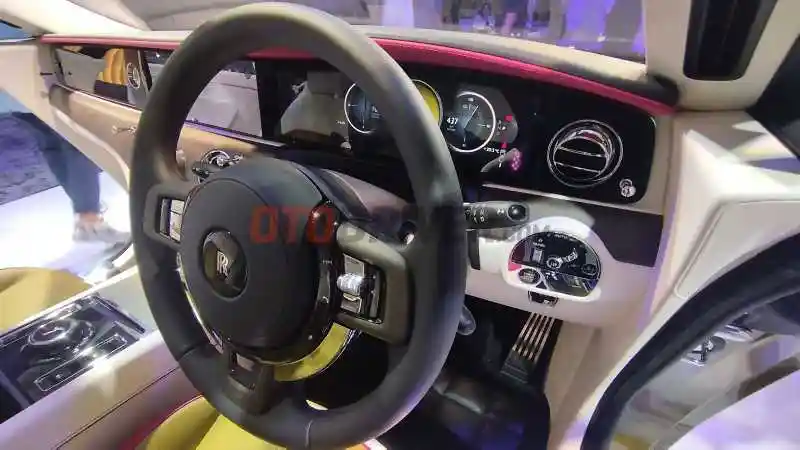 Foto - Rolls-Royce Spectre, Hantu Modern Yang Benar-Benar Senyap