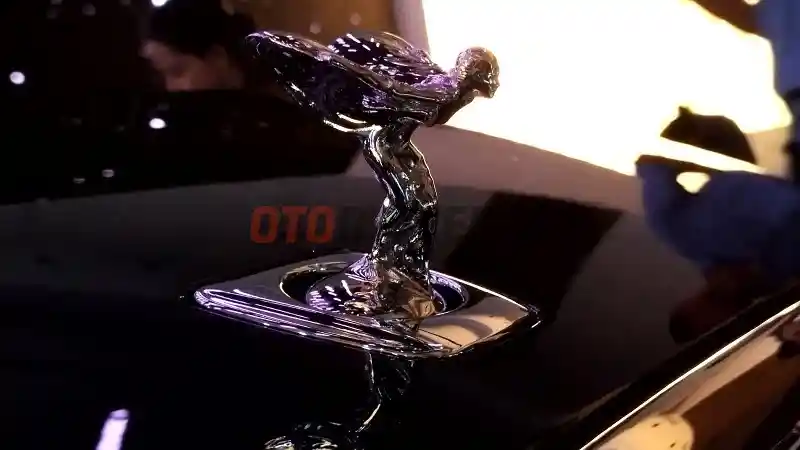 Foto - Rolls-Royce Spectre, Hantu Modern Yang Benar-Benar Senyap
