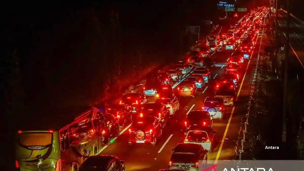 Foto - Diprediksi Ada 6,9 Juta Kendaraan Lewat Tol Saat Mudik 2025, 1.300 Petugas Dipersiapkan Dari Tim Rescue Hingga Derek