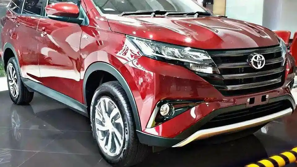 Foto - Toyota Rush Versi Setir Kiri Dapat Varian 5 Seater, Ini Bocoran Harganya (12 Foto)