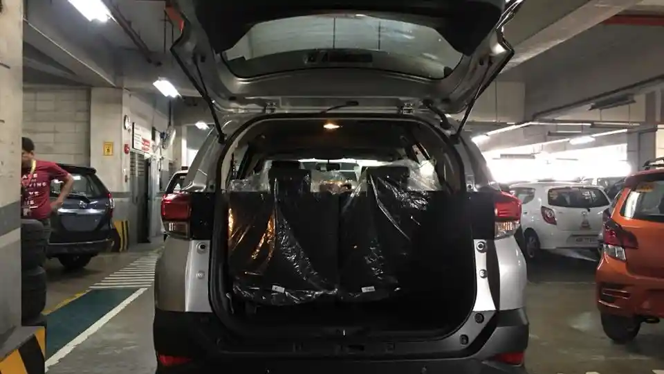 Foto - Toyota Rush Versi Setir Kiri Dapat Varian 5 Seater, Ini Bocoran Harganya (12 Foto)