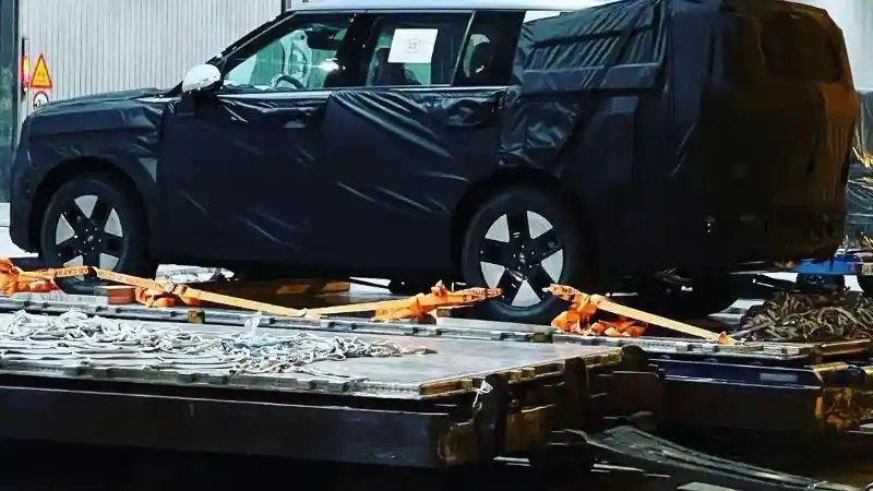 Foto - SUV Misterius Tertangkap Kamera Di Korea Selatan, Santa Fe Generasi Terbaru?