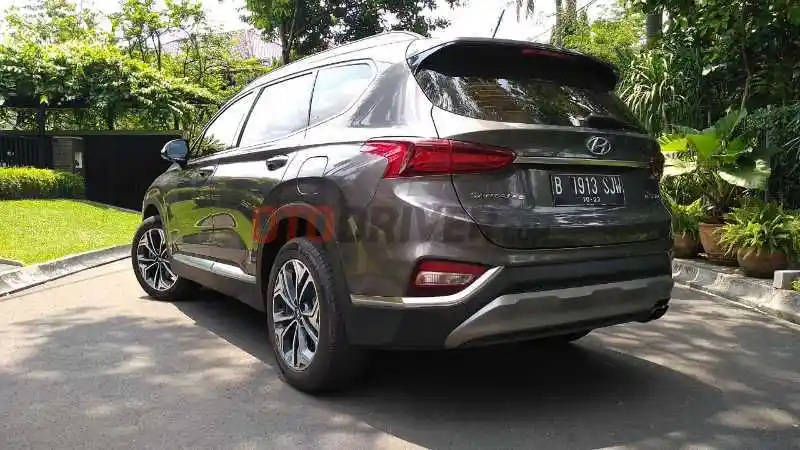 Foto - Angsuran Bulanan Hyundai Santa Fe Tipe Tertinggi Mulai Rp 10 Jutaan, Jangan Kaget Bayar DP nya