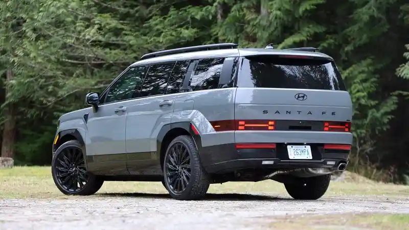 Foto - Hyundai Santa Fe Akan Dirakit Di Dalam Negeri?