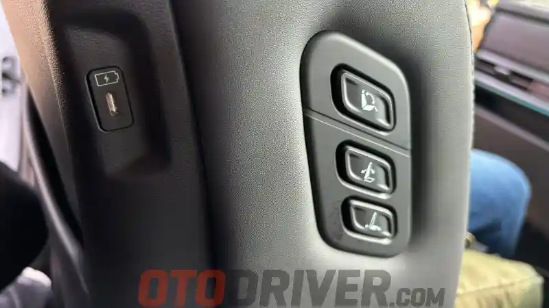 Foto - Inilah Beberapa Keunggulan Duduk di Baris Kedua Hyundai Santa Fe