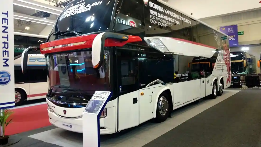 Foto - Penjualan Sasis Bus Akhir Tahun 2023, Mitsubishi dan Hino Penguasanya