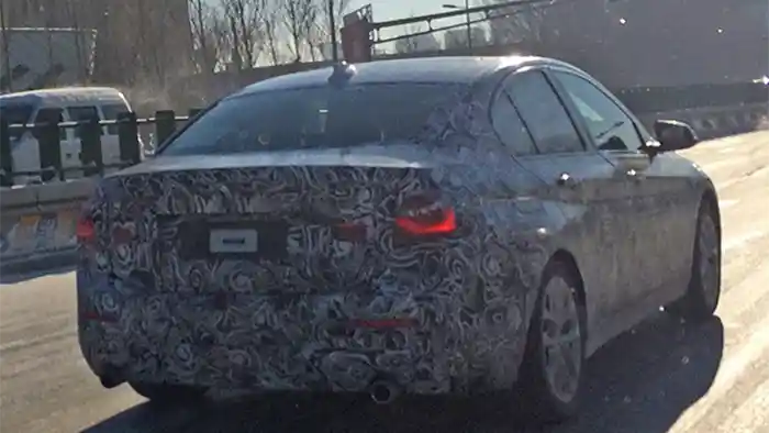 Foto - BMW Seri-1 Sedan Terlihat Sedang DItes Di Cina