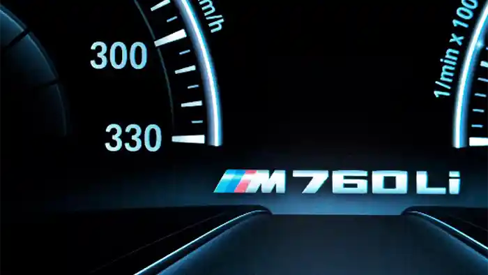 Foto - Sambutlah BMW M760Li Bermesin V12 Dari Rolls-Royce
