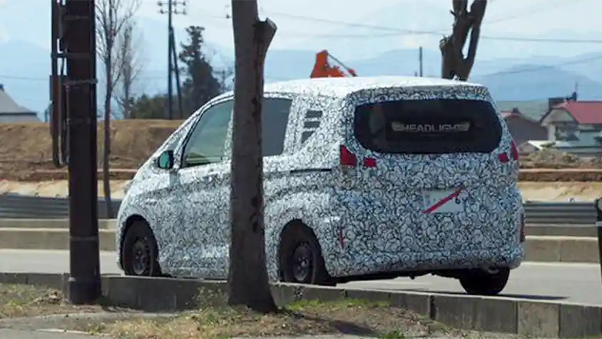 Foto - SPY SHOT: Honda Freed Turbo
