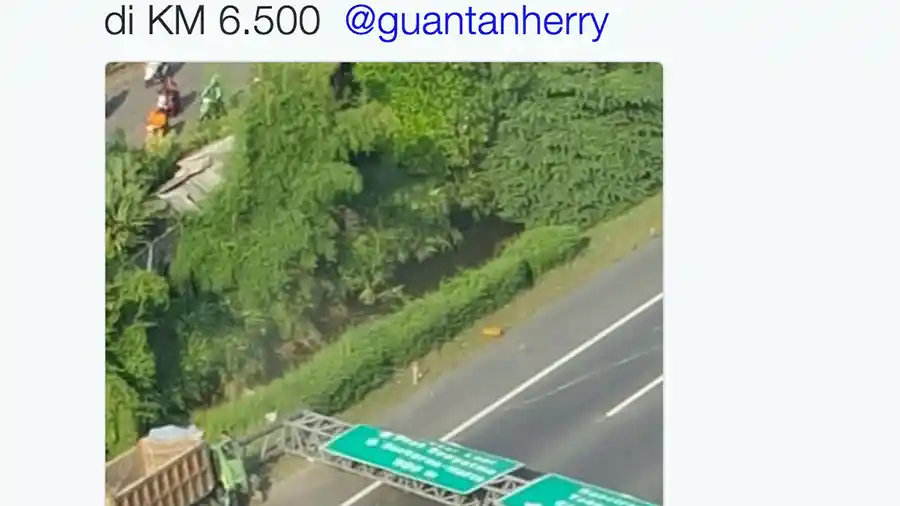 Berita - Tiang Rambu Arah Tol Jakarta-Merak Rubuh, Kini Sudah Bisa Dilalui