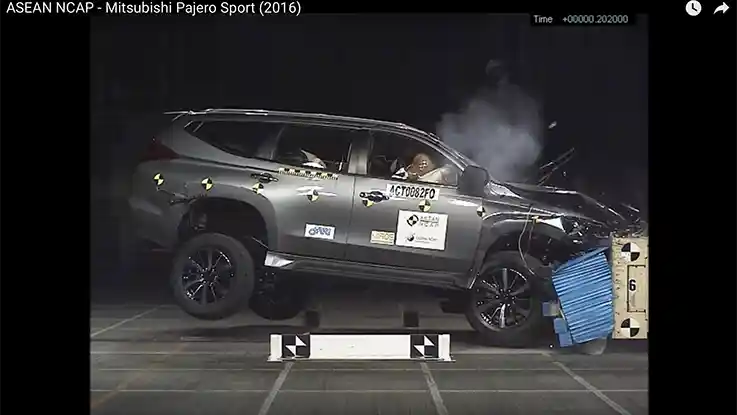 Foto - Crash Test Mitsubishi Pajero Sport Tidak Mengecewakan