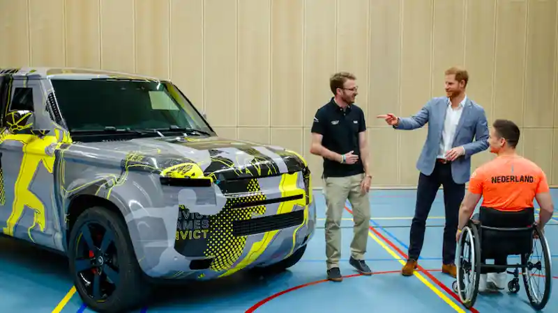 Berita - Pangeran Inggris Jadi Salah Satu Orang Pertama yang Melihat Mobil Ini