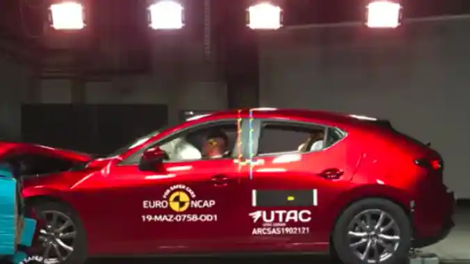 Crash Test - VIDEO: Crash Test Mazda3 2019 (Euro NCAP)