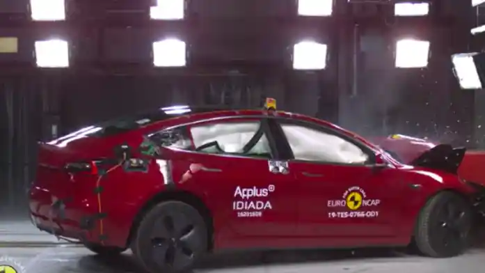 Foto - VIDEO: Crash Test Tesla Model 3 2019 (Euro NCAP)
