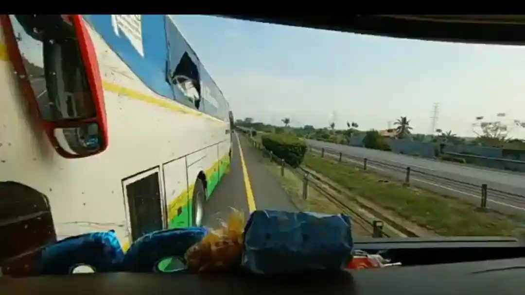 Bus - Viral, Aksi Bus Oleng Akibatkan Celaka di Tol Merak