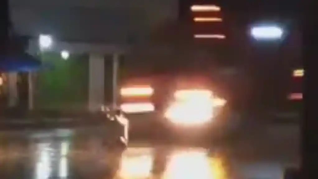 Berita - Begini Penerapan Defensive Driving Saat Menghadapi Hujan dan Gelap