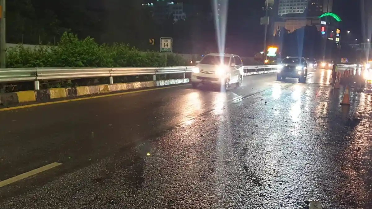 Foto - Banjir Surut, Jasa Marga Kembali Buka Seluruh Gerbang Tol yang Kemarin Ditutup