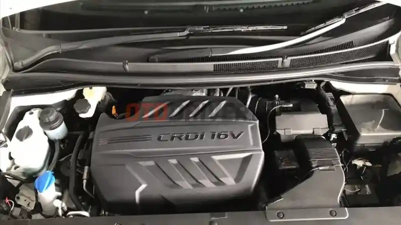 Foto - KIA Grand Sedona Bisa Tenggak Berbagai Jenis Solar?