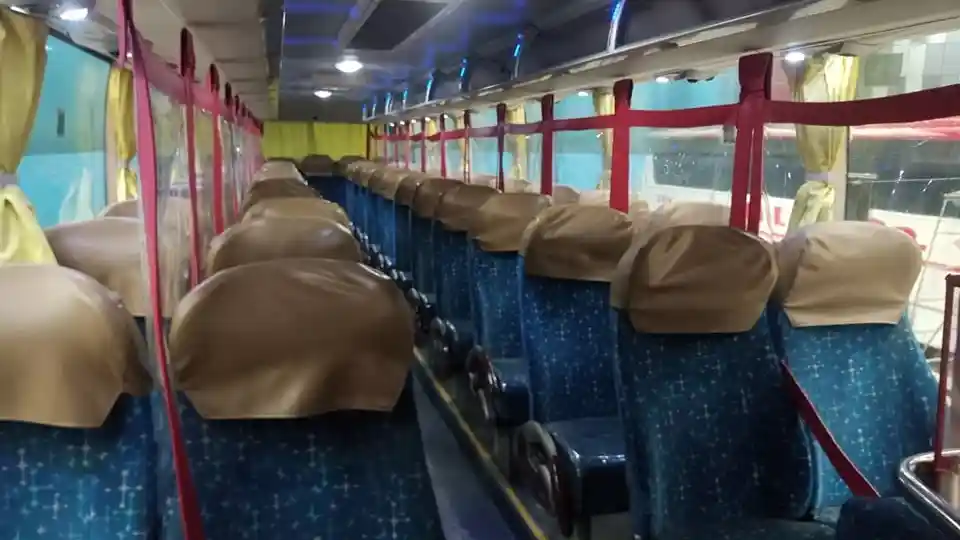 Foto - Begini Ragam Sekat Bus Social Distancing Di Luar Negeri Saat Ini