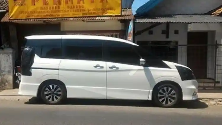Foto - SPY SHOT: Nissan Serena Generasi Terbaru Kembali Tertangkap Kamera