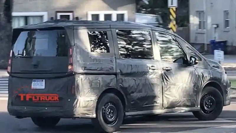 Foto - SPY SHOT: Nissan Serena Generasi Terbaru 