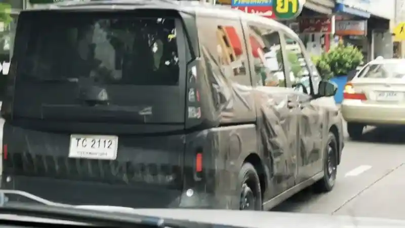 Berita - SPY SHOT: Nissan Serena Generasi Terbaru Di Jalan Thailand