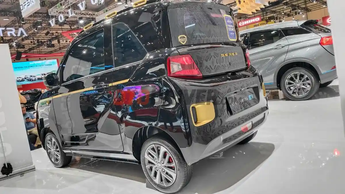 Foto - Seres e1 Signature Scuto Limited Black Edition X Venom Meluncur, Harga Rp 189 Juta