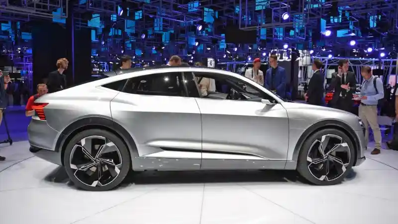 Foto - Pasar Otomotif Diprediksi Baru Akan Pulih 5 Tahun ke Depan, Ini Penyebabnya