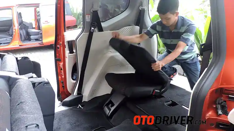 Foto - FIRST DRIVE: Toyota Sienta Q A/T 