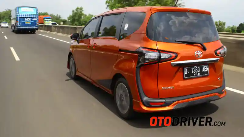 Foto - CRASH TEST: Toyota Sienta CKD Indonesia