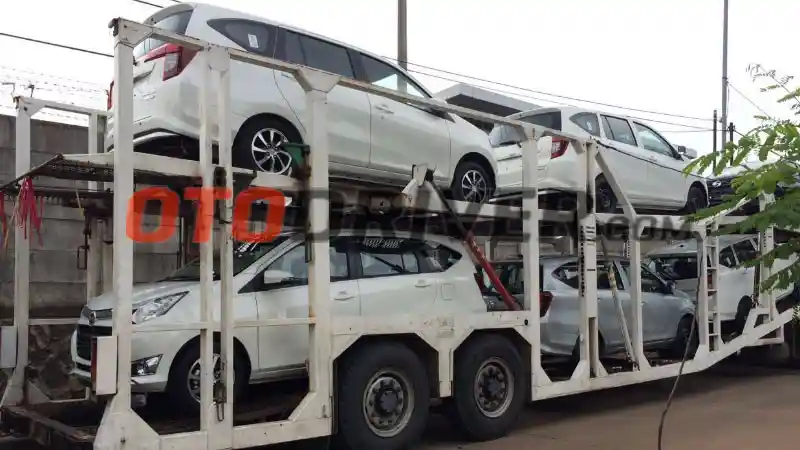 Foto - Xenia Sudah Facelift, Sigra Tetap Lebih Laris