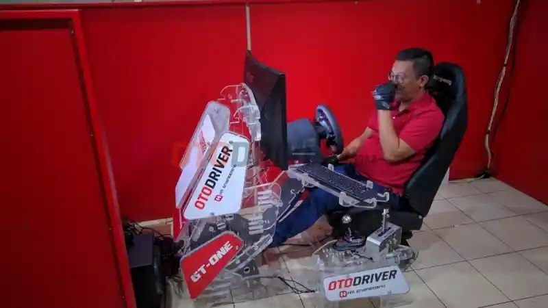 Foto - Simulator Rig Puluhan Juta Rupiah Demi Passion