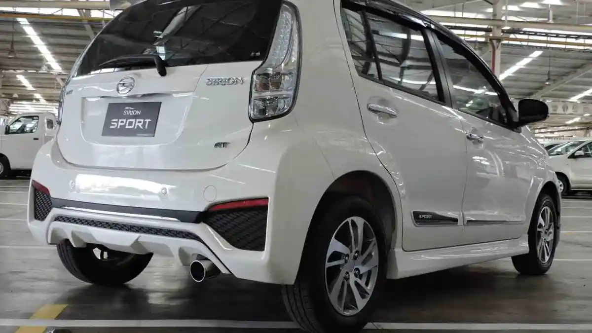Foto - Daihatsu Sirion Sport 2016 Hadir, Harga Berselisih Rp 8,5 Juta